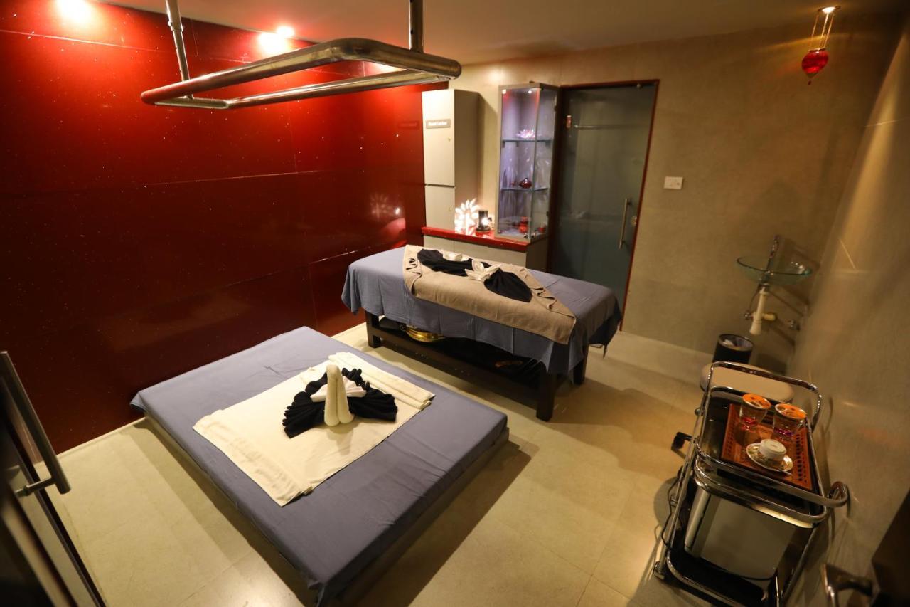 V 7 Hotel Ченнаи Экстерьер фото
